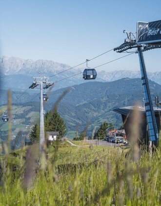 Flying Mozart gondola in Wagrain during summer, panoramic view of alpine valleys, meadows and peaks under clear blue sky | © Snow Space Salzburg - Christian Schartner