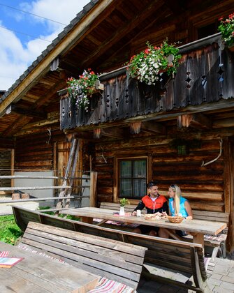 Kulinarischer Genuss im Sommer auf den Bergen mit regionalen Speisen auf den Hütten in Ski amadé