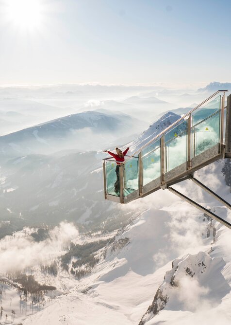 Person on the glass platform Stairway to Nothingness at Dachstein, snowy mountains. | © Schladming-Dachstein  David McConaghy