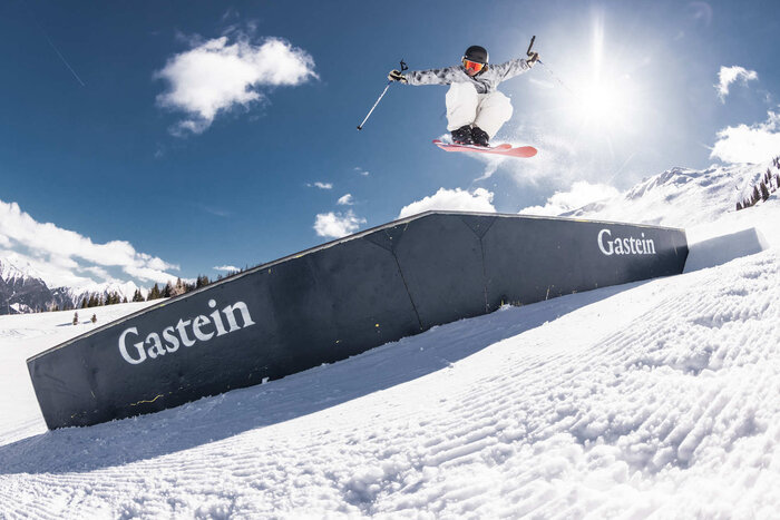 Skier is in the air above a slider in a snow park | © Hannes Mautner